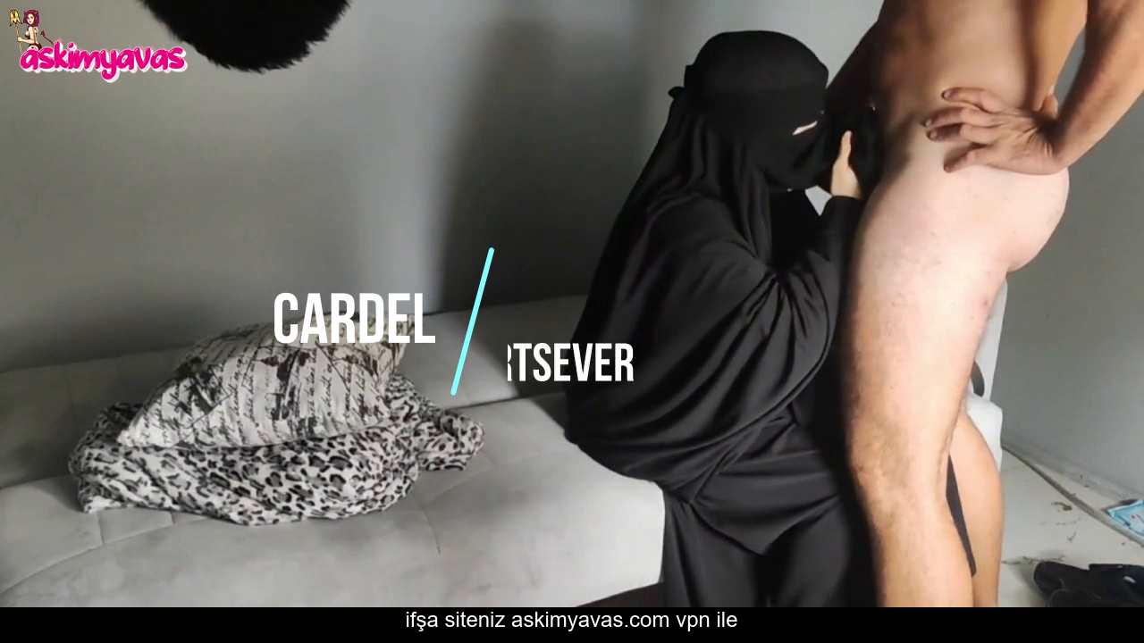 Kara çarşaflıya saplıyor 15 dakika boyunca